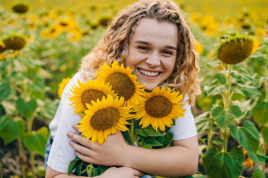 Get the Perfect Glowing Smile With Teeth Whitening